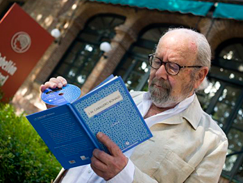 El poeta, en mayo de 2011, en la presentacin en la Residencia de Estudiantes de La voz de J. M. Caballero Bonald